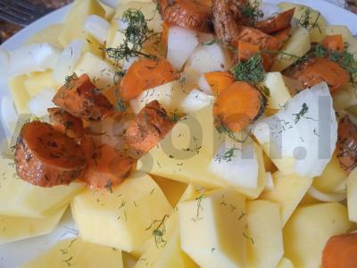 Vištienos dešrelės, keptos su bulvėmis Žingsnis 1