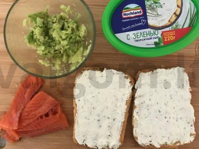 Tostai su straciatella sūriu ir vyšnių džemu bei avokado tostai Žingsnis 3