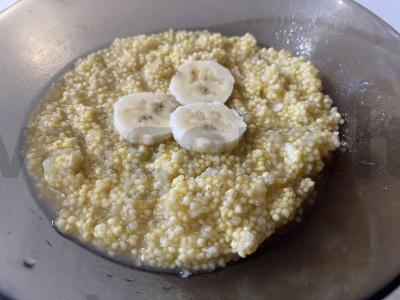 Pšenių košė medaus-bananų padaže pagrindine nuotrauka