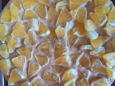 Tortas iš paruoštų biskvitų: bananas, apelsinas, persikas, želė Žingsnis 5