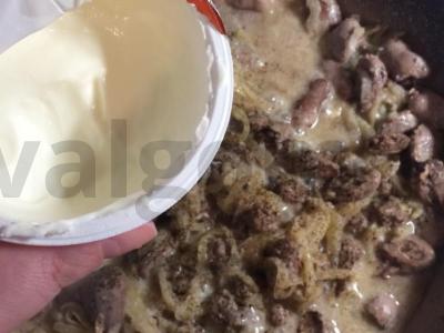 Vištienos širdelės grietinėlės padaže Žingsnis 3