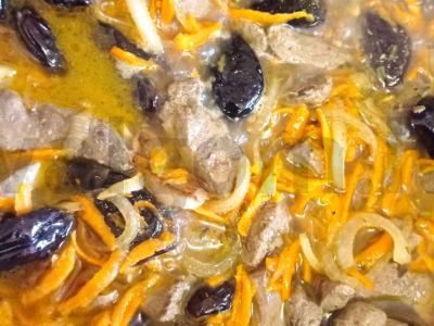 Grikių košė su džiovintais slyvomis ir jautienos kepenimis Žingsnis 3