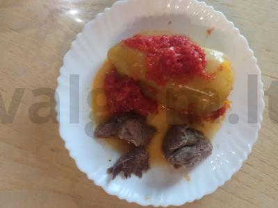 Paprika, įdaryta morkomis garuose pagrindine nuotrauka