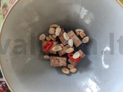 Keptas tofu su žemės riešutais, aštriu pipiru ir medumi Žingsnis 6