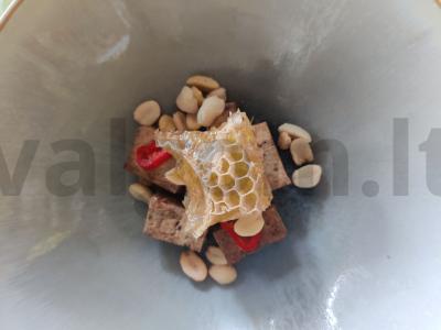 Keptas tofu su žemės riešutais, aštriu pipiru ir medumi Žingsnis 7