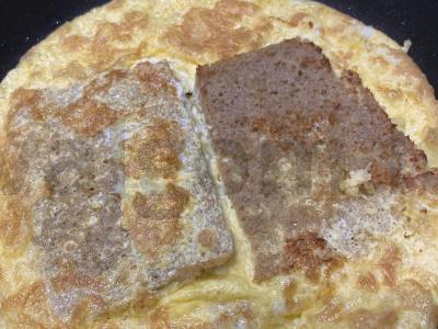 Kiaušinių sumuštinis su dešra Žingsnis 4