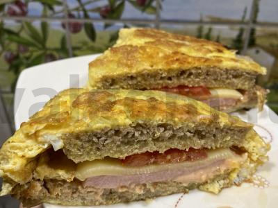 Kiaušinių sumuštinis su dešra Žingsnis 10