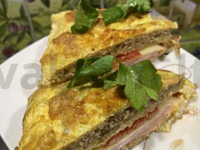 Kiaušinių sumuštinis su dešra pagrindine nuotrauka