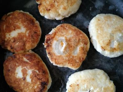 Varškėčiai su įvairiais padažais Žingsnis 2