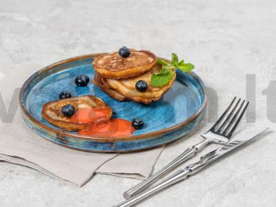 Mini blynai su braškių padažu pagrindine nuotrauka