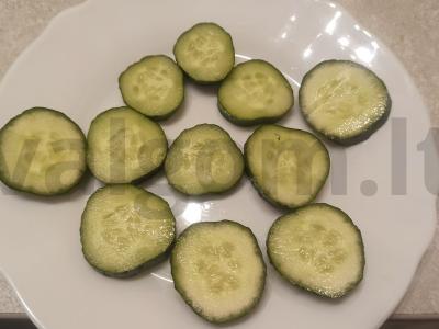 Agurkų užkandis su raudonaisiais serbentais Žingsnis 3