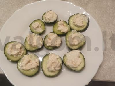 Agurkų užkandis su raudonaisiais serbentais Žingsnis 4