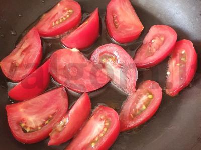 Šakšuka su pomidorais ir žolelėmis per 10 minučių Žingsnis 1