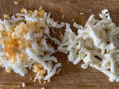 Švelnūs sūrio ir kiaušinio rutuliukai Žingsnis 1