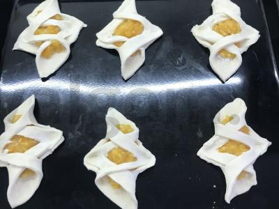 Sluoksniuotos tešlos pyragėliai su citrinos ir džiovintų abrikosų įdaru Žingsnis 3