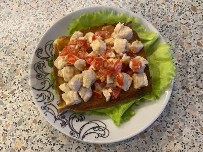 Vištiena krepšelyje pagrindine nuotrauka