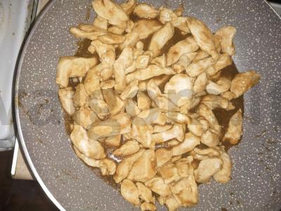 Teriyaki vištiena keptuvėje pagrindine nuotrauka