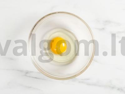 Keptuvėje kepti skrudinti duoneliai Žingsnis 1