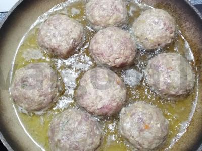 Kotletai „Skaniausias sultinys“ Žingsnis 4