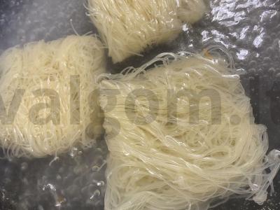 Ryžių makaronai su faršu ir cukinijomis Žingsnis 4