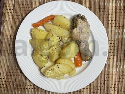 Bulvės su morkomis ir vištiena maiše pagrindine nuotrauka