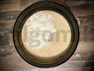 Svogūnų duona su majonezu Žingsnis 1