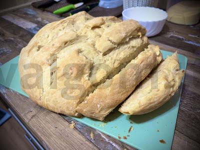 Svogūnų duona su majonezu pagrindine nuotrauka