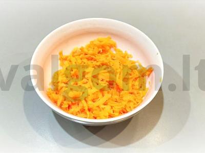 Morkų salotos su sūriu Žingsnis 1