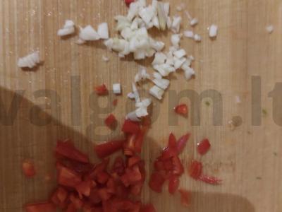 Lengvas ir gaivus salotas su česnaku Žingsnis 3