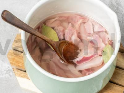 Kalakutienos guliašas su vištienos skrandžiais Žingsnis 1