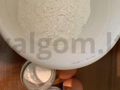 Ažūriniai ploni blynai Žingsnis 1