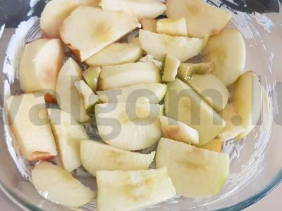 Obuolių šarlotė arbatai Žingsnis 2