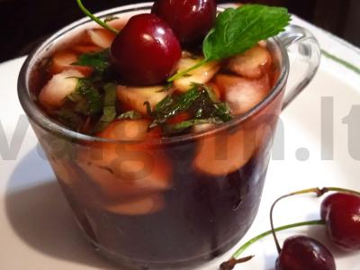 Vyšnių sulčių želė su persikais ir mėtomis pagrindine nuotrauka