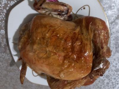 Įdaryta vištelė su citrina ir česnaku pagrindine nuotrauka