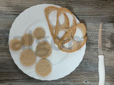 Užkandžių sumuštiniai su upėtakiu ir avokadų kremu Žingsnis 1