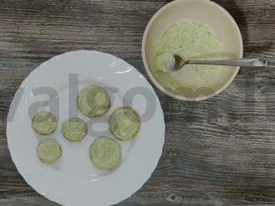 Užkandžių sumuštiniai su upėtakiu ir avokadų kremu Žingsnis 6