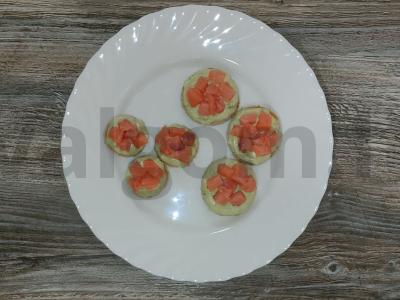 Užkandžių sumuštiniai su upėtakiu ir avokadų kremu Žingsnis 7