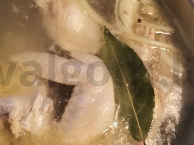 Klasikinis vištienos sultinys Žingsnis 4