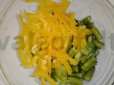 Jūros gėrybių salotos su ančiuviais ir daržovėmis Žingsnis 4