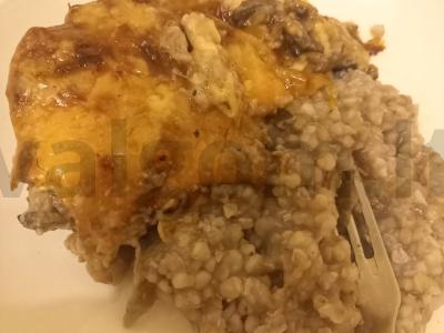 Vištiena po sūrio-grybų apklotu pagrindine nuotrauka