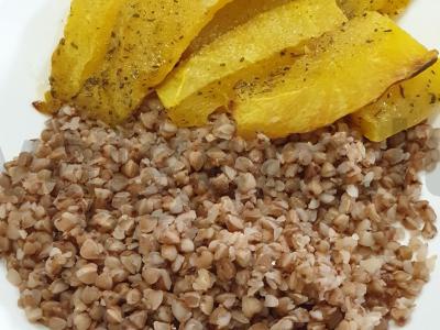 Grikių košė su kepta moliūgu pagrindine nuotrauka