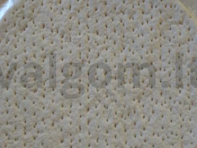 Namų pica su paruošta baze Žingsnis 1