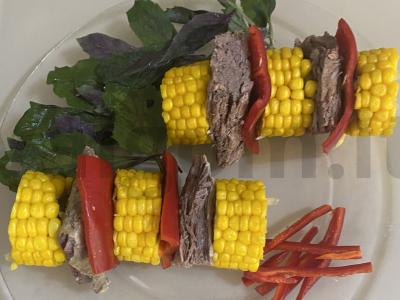 Salotas „Pipirų, kukurūzų ir jautienos sąjunga“ pagrindine nuotrauka