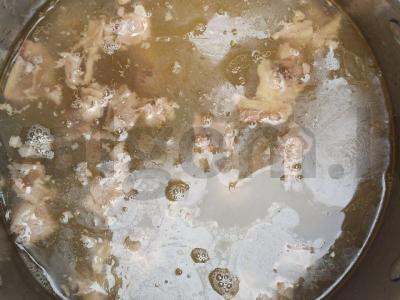 Greita solianka su įvairiais mėsos tipais ir alyvuogėmis Žingsnis 1