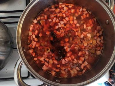 Greita solianka su įvairiais mėsos tipais ir alyvuogėmis Žingsnis 3