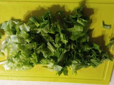 Salotos iš salierų, daržovių ir žolelių Žingsnis 4