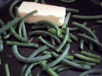 Kiaušinienė su česnako lapeliais ir sviestu Žingsnis 2