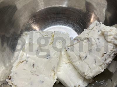 Sūrio blynai su razinomis Žingsnis 1