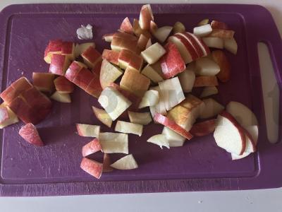 Lengva obuolių salotos jogurto padaže Žingsnis 1