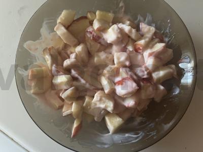 Lengva obuolių salotos jogurto padaže pagrindine nuotrauka